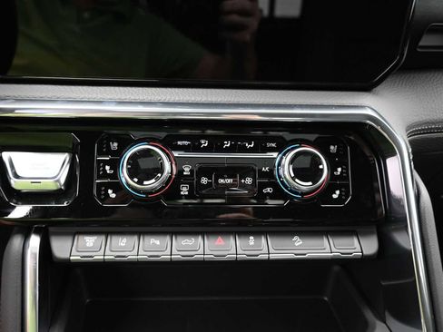 New 2025 GMC Sierra 2500 Denali w/ Denali Reserve Package image 14