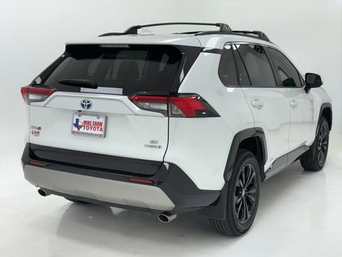 Used 2024 Toyota RAV4 SE w/ Convenience Package image 9