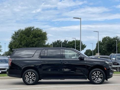 Used 2021 Chevrolet Suburban RST w/ Luxury Package AWD/4WD image 3