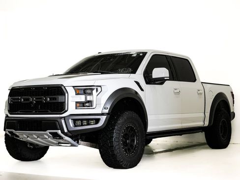 Used 2018 Ford F150 Raptor w/ Equipment Group 802A Luxury AWD/4WD image 3