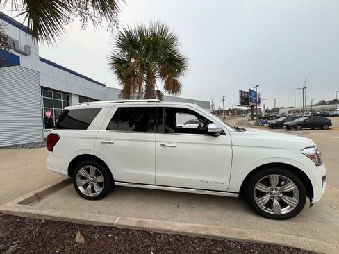 Used 2023 Ford Expedition Platinum image 18