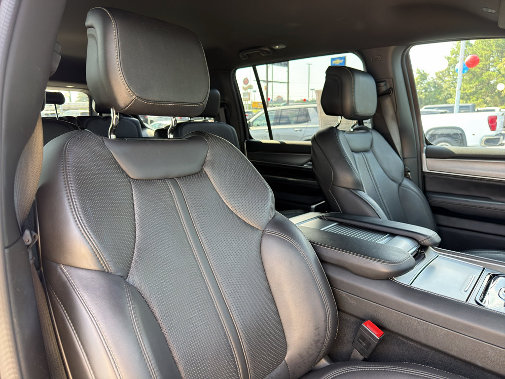 Used 2025 Jeep Wagoneer Series II AWD/4WD image 26