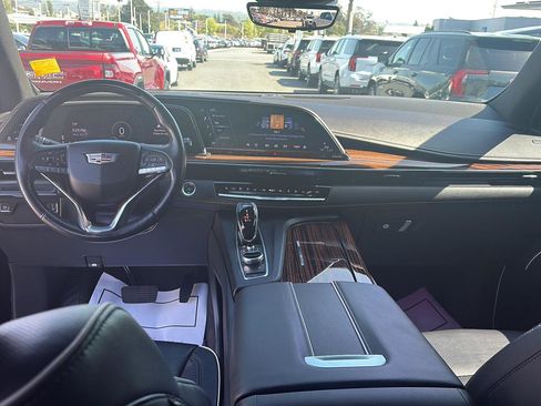 Used 2022 Cadillac Escalade ESV Premium Luxury RWD image 27