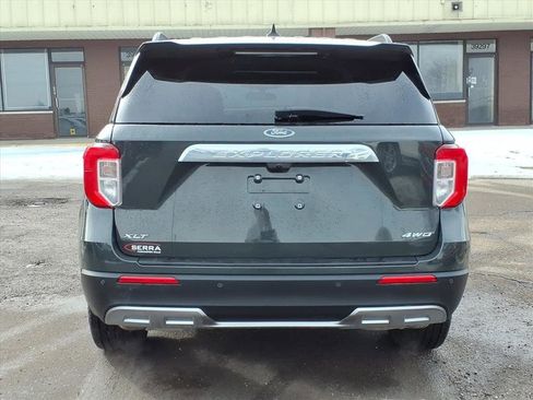 Used 2023 Ford Explorer XLT w/ Equipment Group 202A image 4