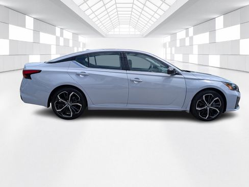 Certified 2024 Nissan Altima 2.5 SR image 8