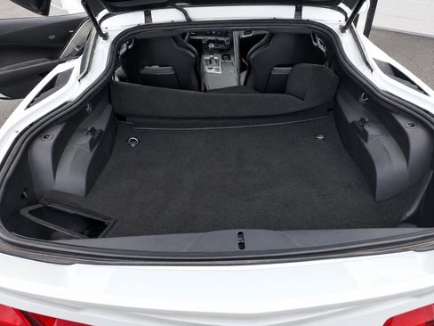 Used 2016 Chevrolet Corvette Stingray Coupe RWD image 9