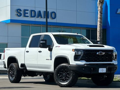 New 2026 Chevrolet Silverado 2500 ZR2 w/ ZR2 Bison Edition AWD/4WD image 2