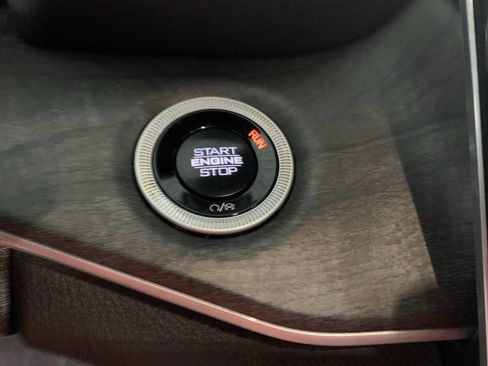 Used 2024 Jeep Grand Cherokee L Limited w/ Luxury Tech Group II image 21