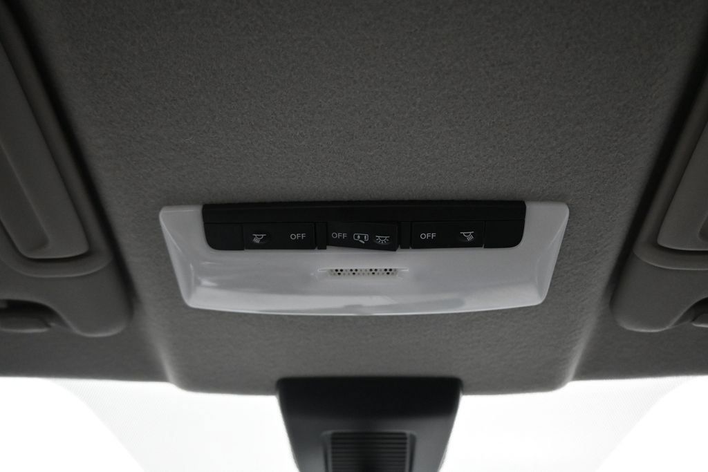Used 2023 Nissan Kicks SR FWD image 26