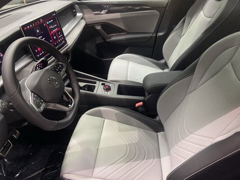 New 2026 Volkswagen Tiguan SE R-Line image 4