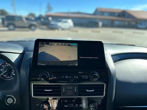 Used 2023 Nissan Armada SV image 26