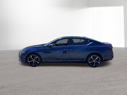 Used 2023 Nissan Altima 2.5 SR w/ SR Premium Package AWD/4WD image 13