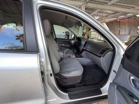 Used 2011 Hyundai Santa Fe GLS FWD image 17