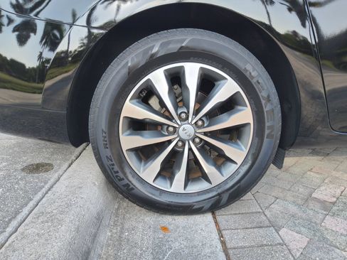 Used 2018 Kia Sedona SX FWD image 54