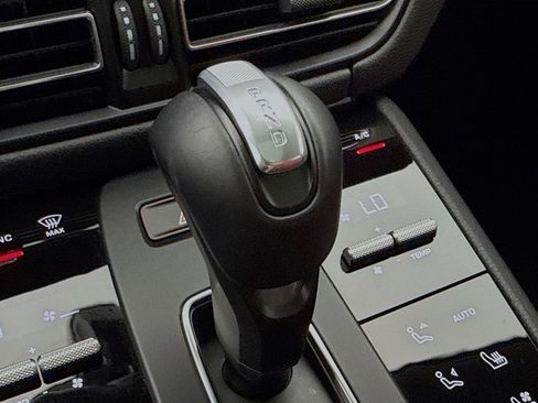 Certified 2025 Porsche Macan image 21