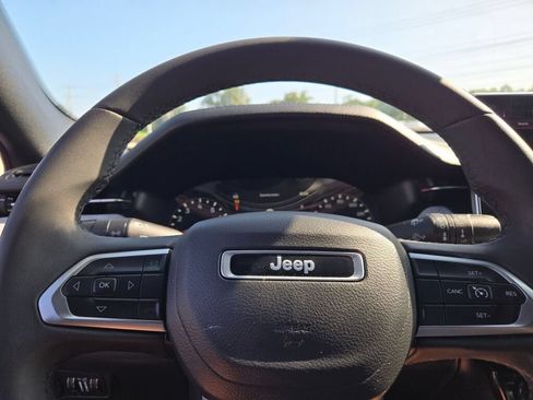 Used 2024 Jeep Compass Latitude AWD/4WD image 32