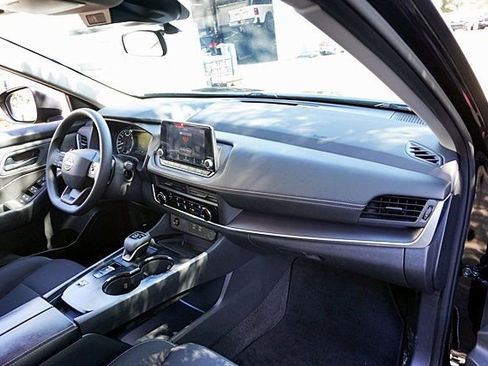 Used 2025 Nissan Rogue S image 10