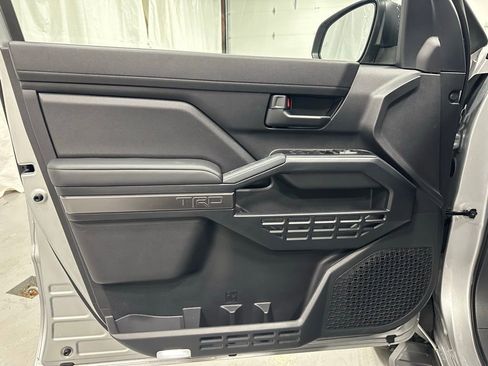 Used 2025 Toyota 4Runner TRD Off-Road image 8