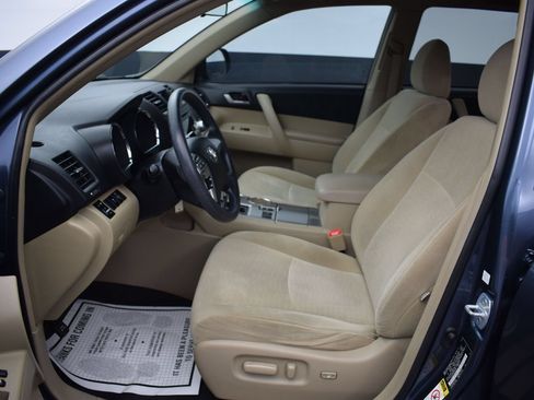 Used 2012 Toyota Highlander FWD w/ Tech Pkg image 15