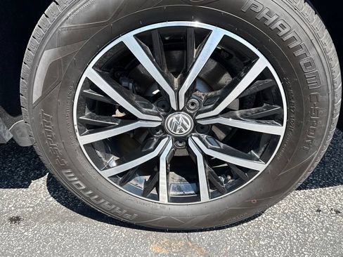Used 2021 Volkswagen Tiguan SE w/ Panoramic Sunroof Package AWD/4WD image 10