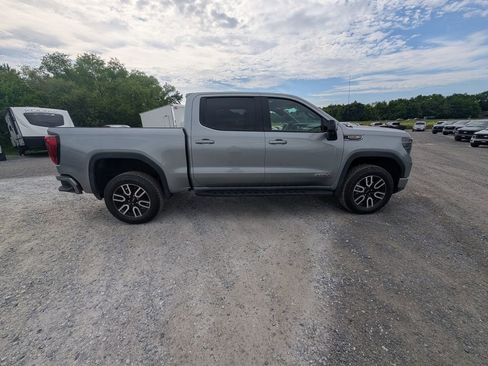 Used 2025 GMC Sierra 1500 AT4 w/ Technology Package AWD/4WD image 14
