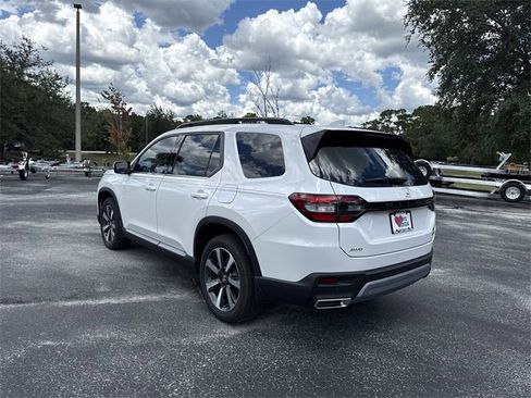 New 2025 Honda Pilot Touring image 7