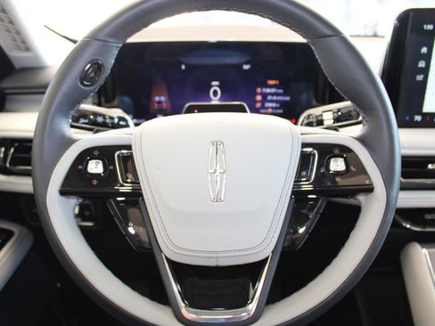 Used 2025 Lincoln Aviator 2WD image 20