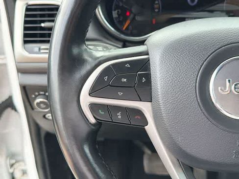 Used 2019 Jeep Grand Cherokee Altitude AWD/4WD image 9