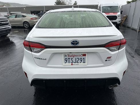 Certified 2025 Toyota Corolla SE image 3