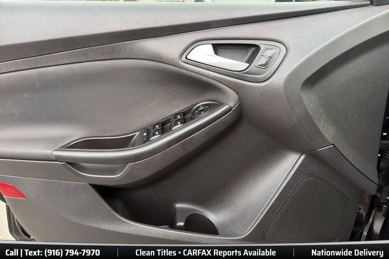 Used 2018 Ford Focus SE FWD image 18