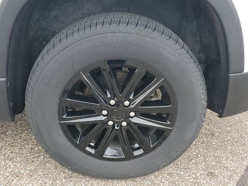 Used 2022 Chevrolet Traverse LT w/ LPO, 'HIT The Road' Package image 5