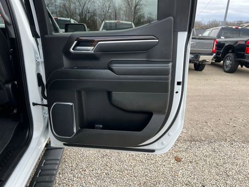 Used 2025 GMC Sierra 1500 SLT w/ SLT Convenience Package image 17