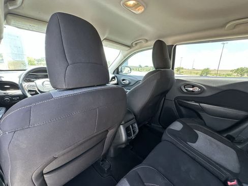 Used 2014 Jeep Cherokee Latitude FWD image 17