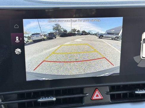 Used 2025 Kia Sportage EX image 23