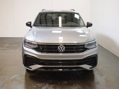 Used 2022 Volkswagen Tiguan SE R-Line image 2
