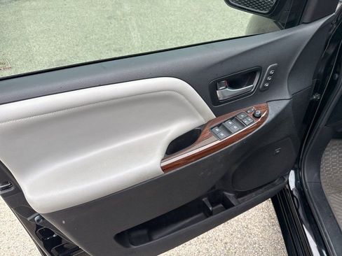 Used 2016 Toyota Sienna Limited Premium image 20