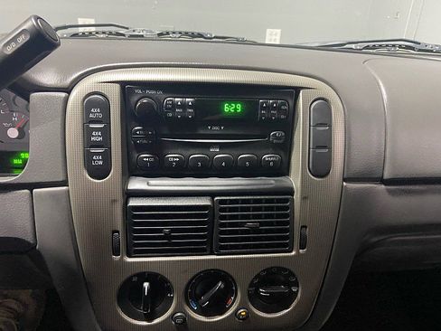 Used 2004 Ford Explorer XLT image 27