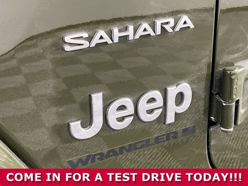 Used 2023 Jeep Wrangler Unlimited Sahara w/ Cold Weather Group AWD/4WD image 32