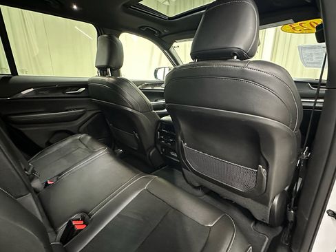 Used 2023 Jeep Grand Cherokee Altitude image 19