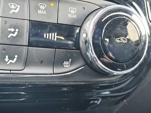 Certified 2025 Chevrolet Trax LT w/ Driver Confidence Package image 11