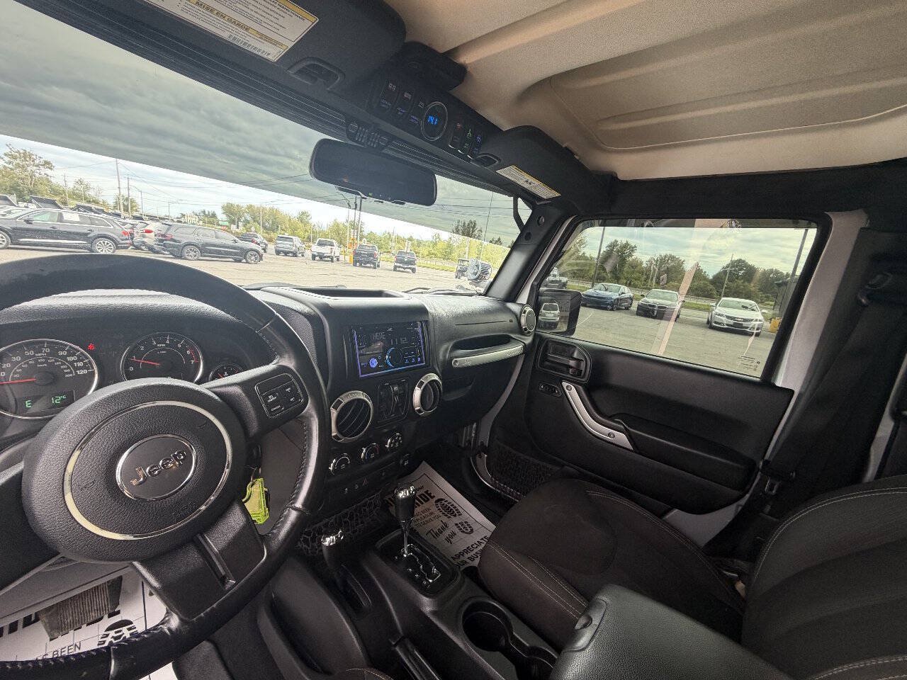 Used 2017 Jeep Wrangler Unlimited Sahara AWD/4WD image 10