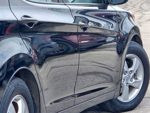 Used 2015 Hyundai Elantra SE image 16