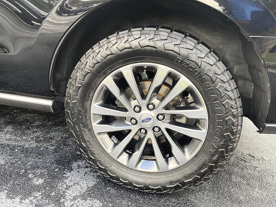 Used 2018 Ford Expedition Limited AWD/4WD image 25