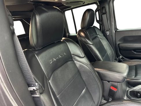 Used 2022 Jeep Wrangler Unlimited Sahara w/ Cold Weather Group AWD/4WD image 45