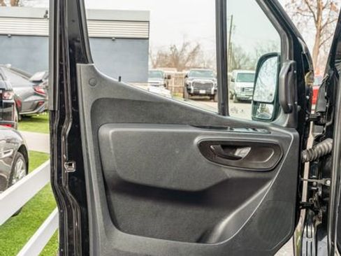 Used 2019 Mercedes-Benz Sprinter 2500 image 17