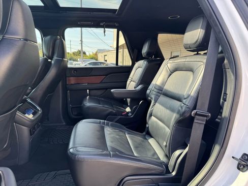 Used 2022 Lincoln Navigator Reserve image 25