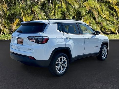 Used 2025 Jeep Compass Latitude AWD/4WD image 5