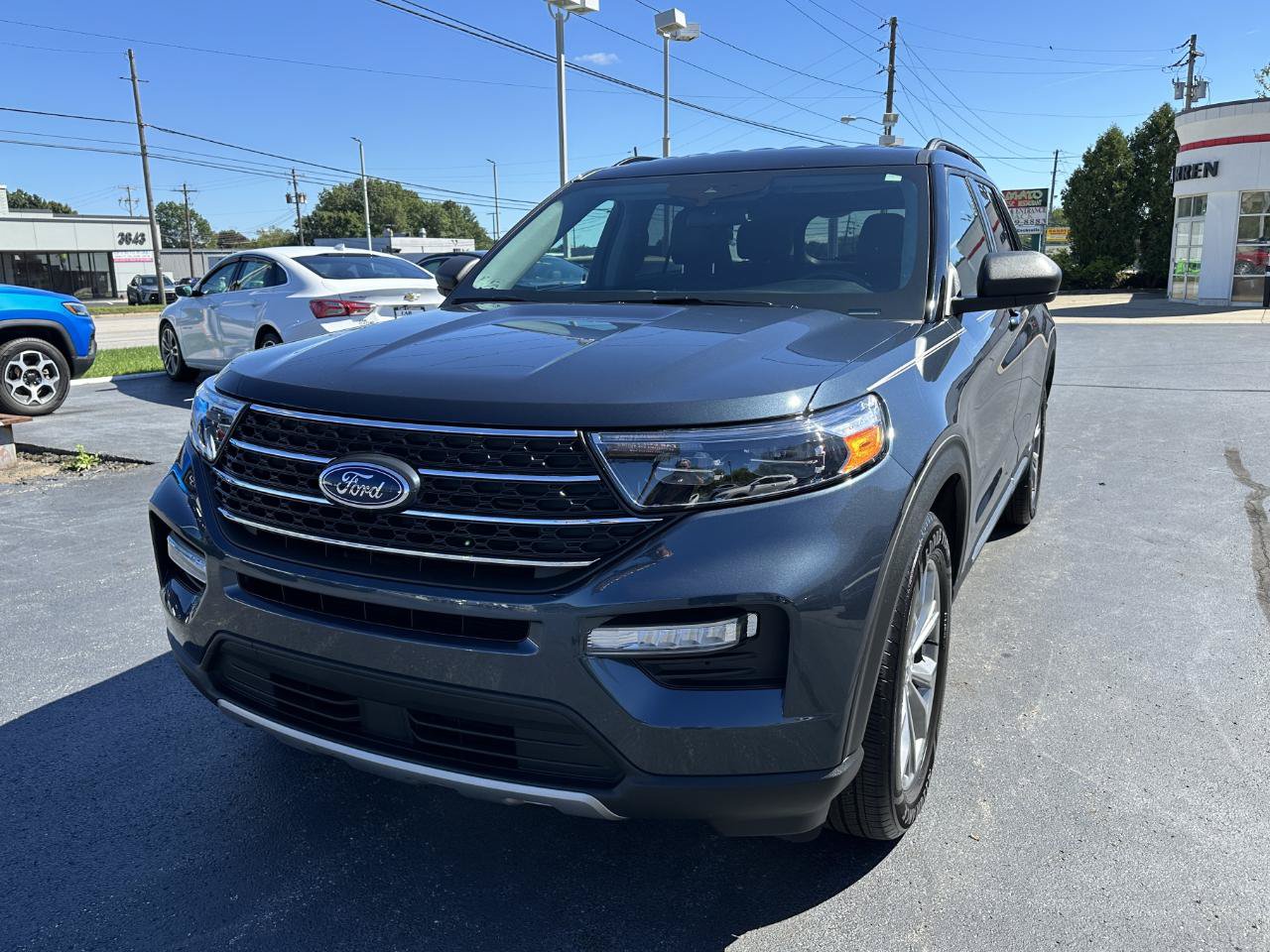 Used 2022 Ford Explorer XLT w/ Equipment Group 202A AWD/4WD image 7