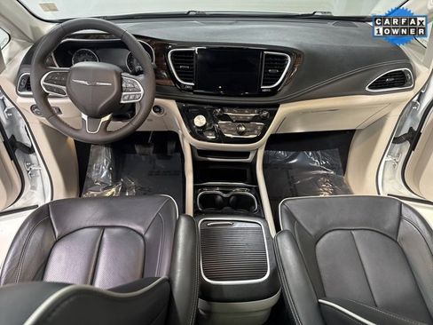 Used 2024 Chrysler Pacifica Limited image 15