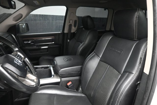 Used 2018 RAM 1500 Laramie w/ Convenience Group AWD/4WD image 17